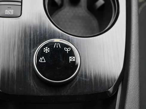 Used 2024 Nissan Rogue SV image 25