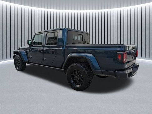 Used 2025 Jeep Gladiator Sport AWD/4WD image 6