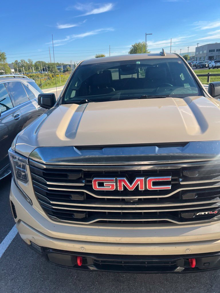 Used 2023 GMC Sierra 1500 AT4 w/ AT4 Premium Package AWD/4WD image 4