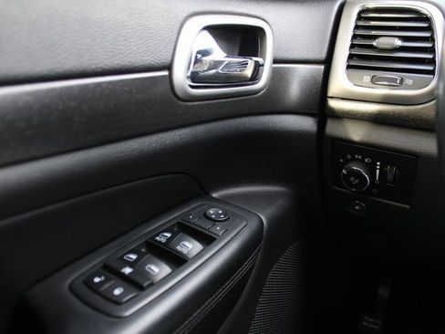 Used 2018 Jeep Grand Cherokee Laredo image 20