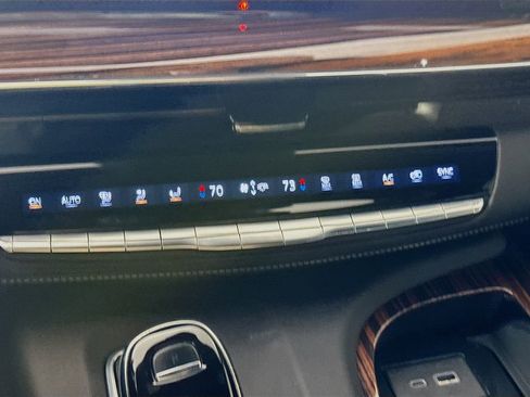 Used 2021 Cadillac Escalade ESV Premium Luxury image 18