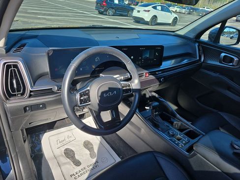 Used 2024 Kia Sorento S image 21