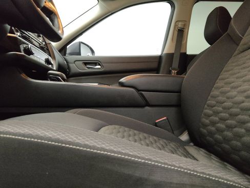 Used 2022 Nissan Pathfinder SV FWD image 17