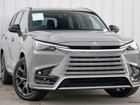 Used 2024 Lexus TX 500h AWD w/ Technology Package image 4