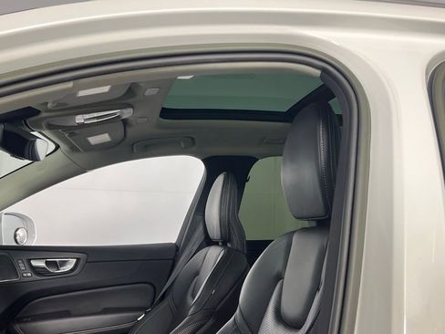Used 2022 Volvo XC60 B5 Inscription w/ Advanced Package image 22