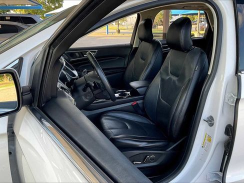 Used 2017 Ford Edge Titanium w/ Equipment Group 302A image 7