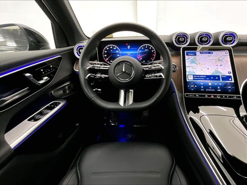 Used 2026 Mercedes-Benz GLC 300 image 4