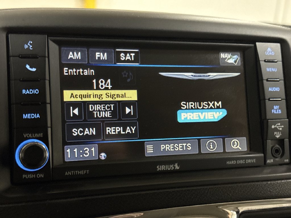 Used 2014 Chrysler Town & Country Touring-L w/ Driver Convenience Group FWD image 14