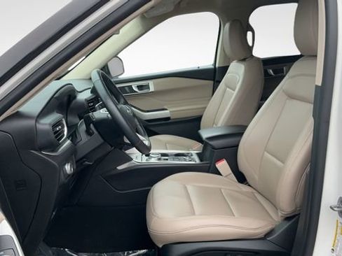 Used 2022 Ford Explorer XLT w/ Equipment Group 202A AWD/4WD image 13