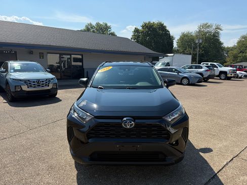 Used 2020 Toyota RAV4 LE image 2