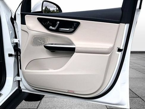 Certified 2025 Mercedes-Benz GLC 300 4MATIC image 31