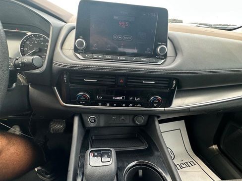 Used 2022 Nissan Rogue SV AWD/4WD image 19