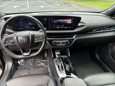 Used 2025 Buick Envista Sport Touring image 27