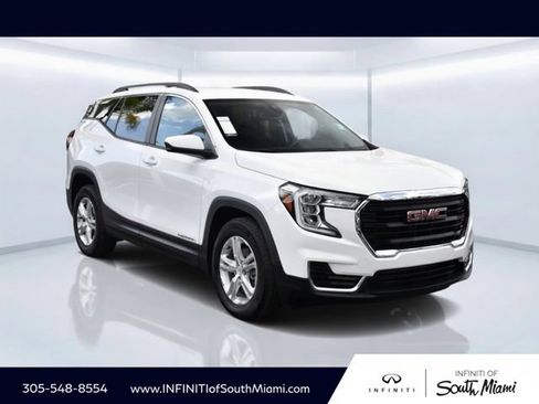 Used 2024 GMC Terrain SLE w/ Driver Convenience Package FWD image 3