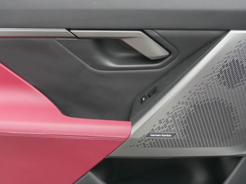 Certified 2025 BMW 530i xDrive w/ Premium Package image 28