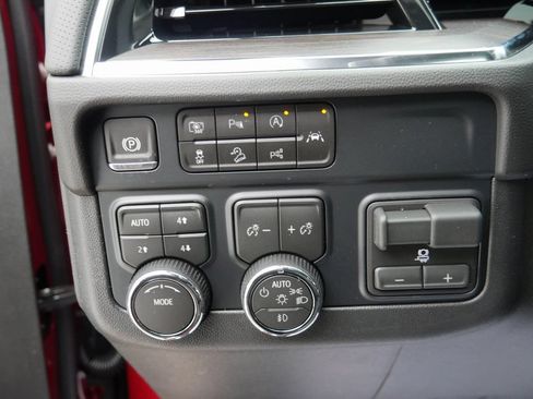 New 2026 Chevrolet Suburban Premier AWD/4WD image 10