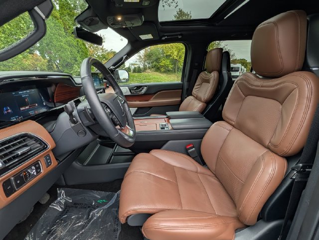 Used 2024 Lincoln Navigator L Reserve AWD/4WD image 10