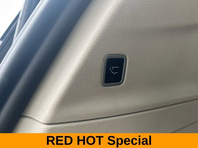 Used 2023 Chrysler Pacifica Touring-L FWD image 35