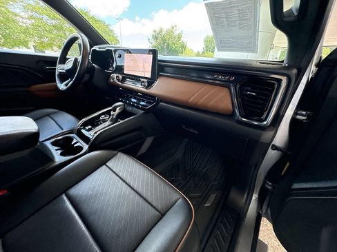 Certified 2023 GMC Canyon AT4 w/ AT4 Premium Package AWD/4WD image 29