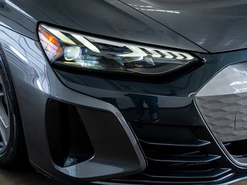 Used 2022 Audi e-tron GT Premium Plus image 17