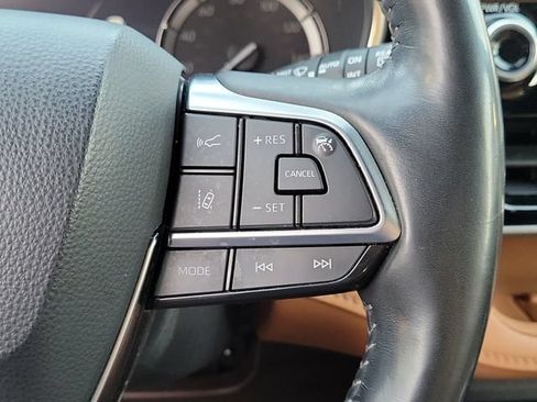 Used 2021 Toyota Highlander Platinum FWD image 22