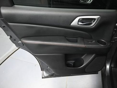 Used 2020 Nissan Pathfinder SL AWD/4WD image 28