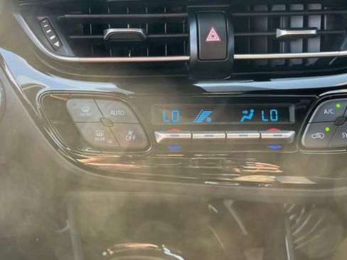 Used 2021 Toyota C-HR XLE FWD image 13