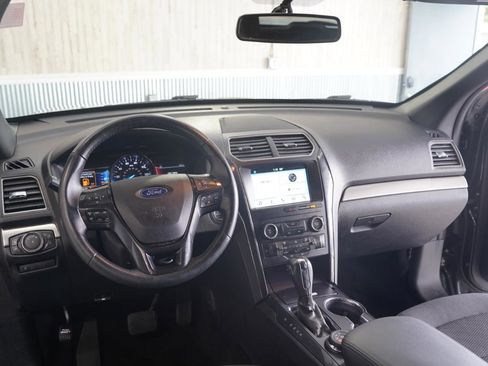 Used 2019 Ford Explorer XLT w/ Equipment Group 201A AWD/4WD image 11