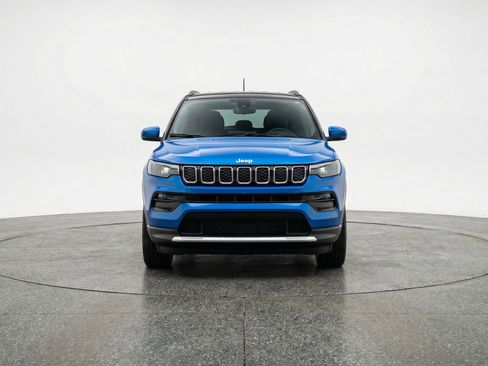 Used 2025 Jeep Compass Limited image 2
