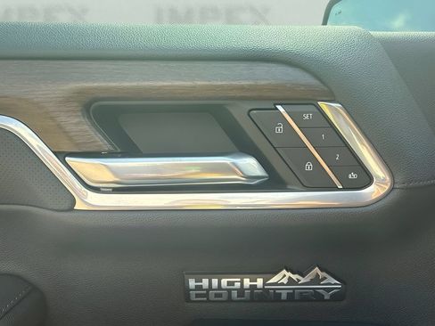 Used 2023 Chevrolet Silverado 1500 High Country w/ Technology Package AWD/4WD image 9