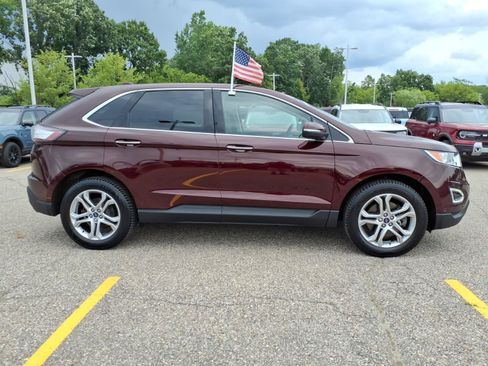 Used 2018 Ford Edge Titanium w/ Equipment Group 302A AWD/4WD image 9