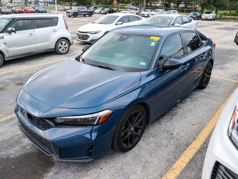Used 2025 Honda Civic Sport image 3