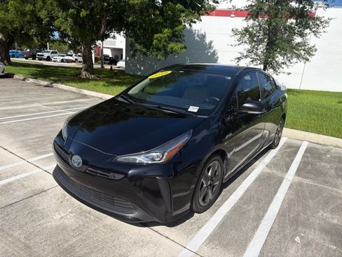 Used 2019 Toyota Prius Limited FWD image 3