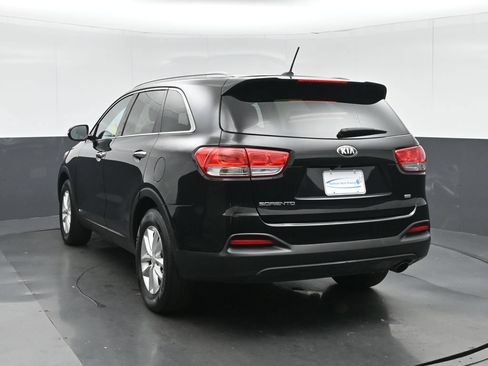 Used 2017 Kia Sorento AWD image 5