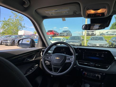 Used 2025 Chevrolet TrailBlazer LT FWD image 32