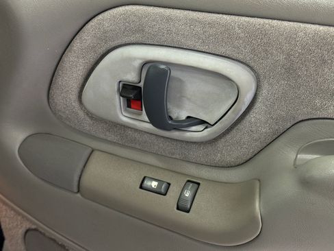 Used 2000 Chevrolet Tahoe Z71 w/ Comfort & Security Pkg image 33