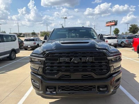 Used 2025 RAM 2500 Limited AWD/4WD image 2