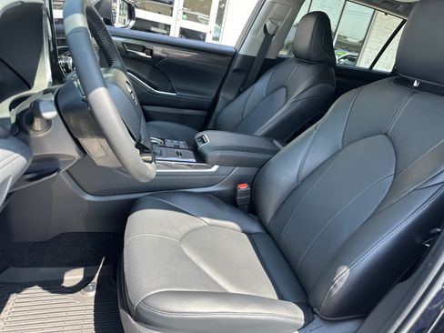 Used 2026 Toyota Highlander Limited AWD/4WD image 12