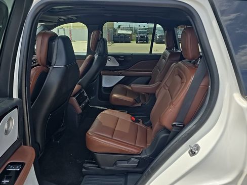 Used 2025 Lincoln Aviator Reserve w/ Luxury Package AWD/4WD image 22