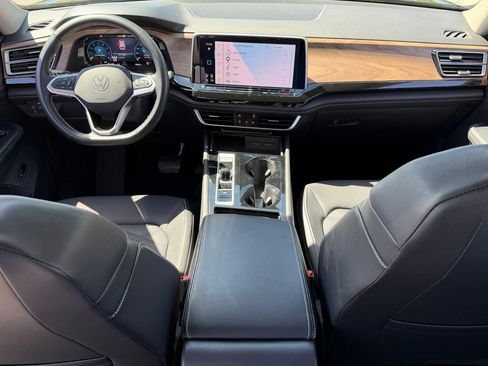 Used 2025 Volkswagen Atlas SE image 21