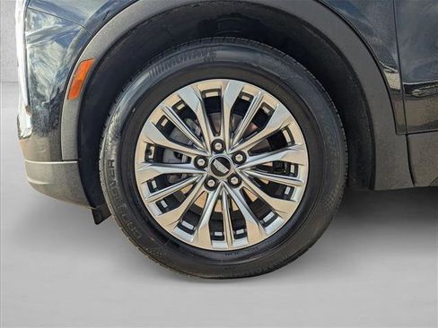 Used 2025 Cadillac XT4 Premium Luxury FWD image 23