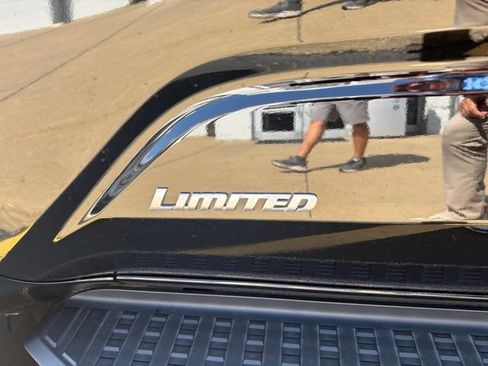 Used 2025 Toyota 4Runner Limited AWD/4WD image 13