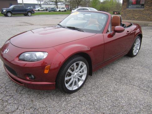 Used 2008 MAZDA MX-5 Miata Grand Touring w/ Appearance Pkg RWD image 4