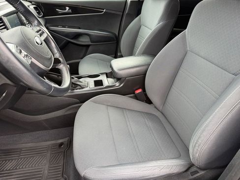 Used 2020 Kia Sorento LX w/ LX I4 Convenience Package image 9