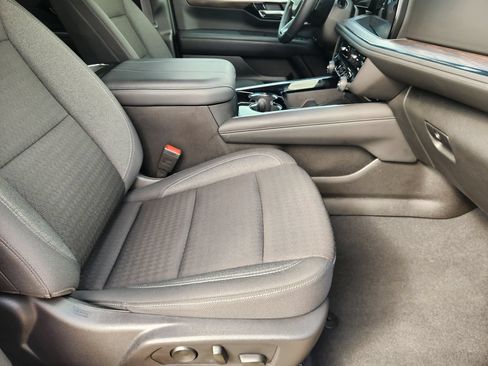 Used 2025 Chevrolet Tahoe LS RWD image 14