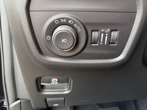 Used 2022 Jeep Grand Cherokee Limited AWD/4WD image 19