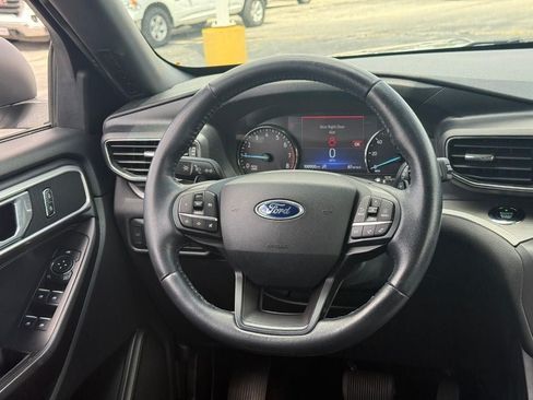 Used 2020 Ford Explorer XLT w/ Equipment Group 202A AWD/4WD image 14