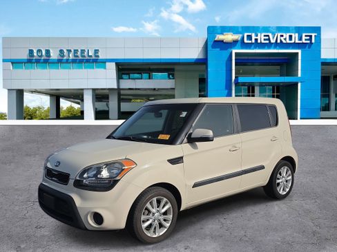 Used 2013 Kia Soul + FWD image 3
