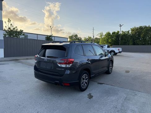 Used 2022 Subaru Forester Premium AWD/4WD image 5