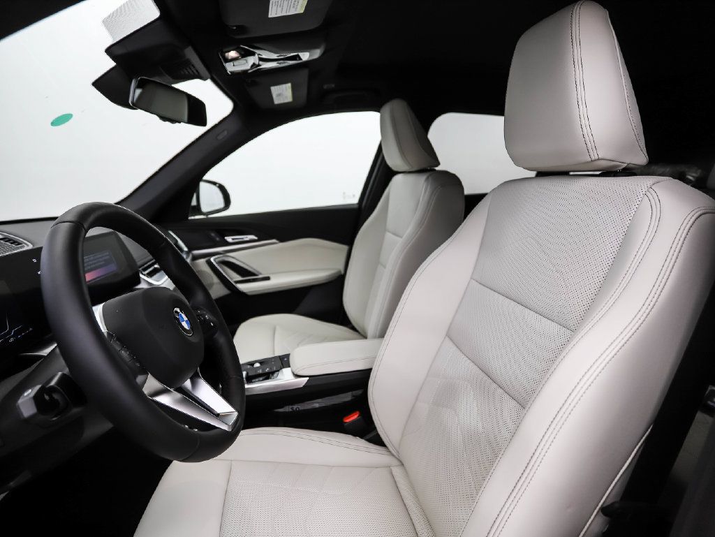 Used 2026 BMW X1 xDrive28i w/ Technology Package AWD/4WD image 11